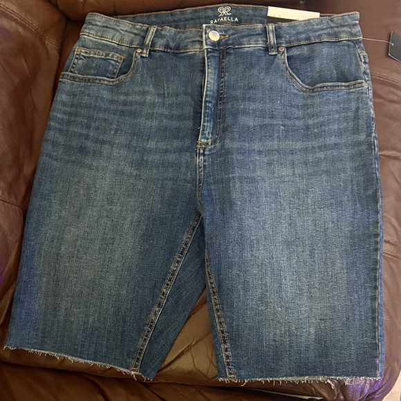 Rafaella Women’s Jean shorts - Picture 6 of 7